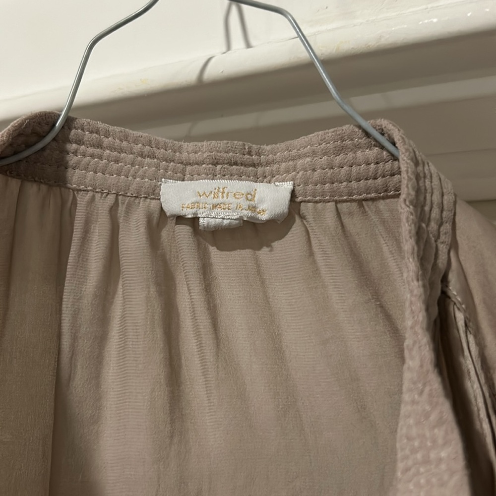 Wilfred cropped tan flowy blouse - Picture 2 of 4